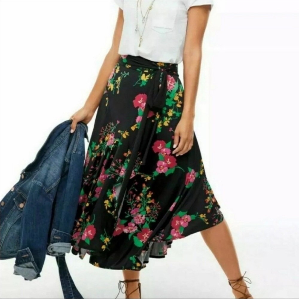 CAbi 5700 Drama Floral Wrap Skirt Medium